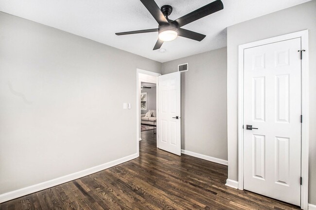 Building Photo - Completely Renovated 2 Bedroom House!