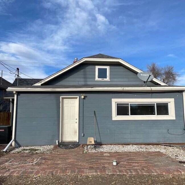 Building Photo - 3 Bed & 1 Bath House in Englewood / Available soon!