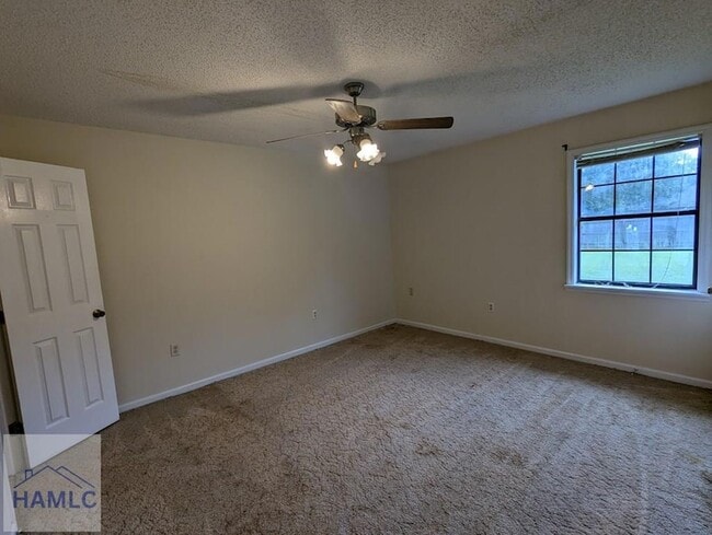 Building Photo - 64 Kelly Ln