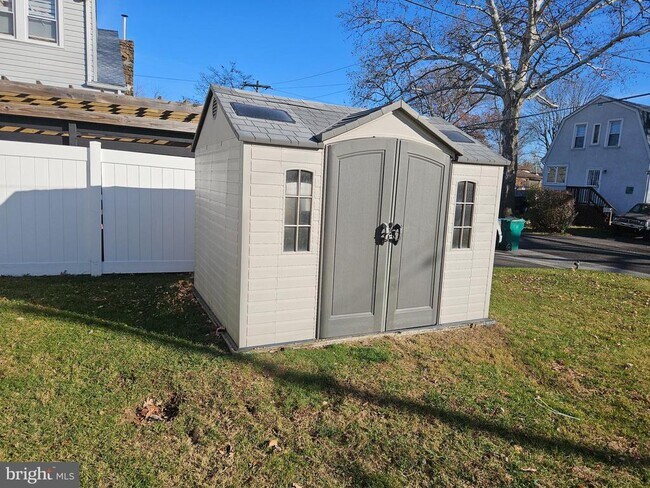 Building Photo - 414 Delaware Ave