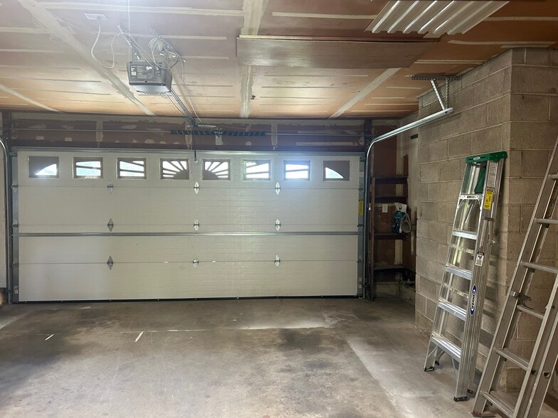 Garage - 332 W Greta Ave
