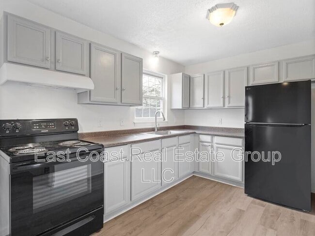 Building Photo - 45 Bruce Dr