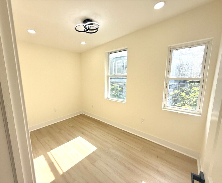 Building Photo - 1518 E Lanvale St