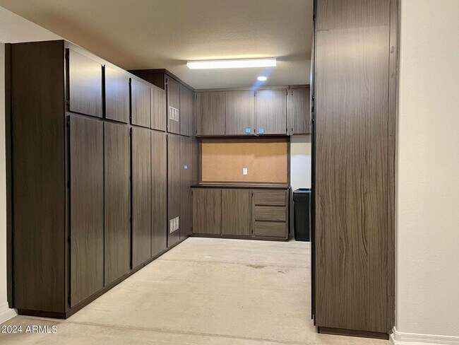 Building Photo - 26880 N 99th Dr