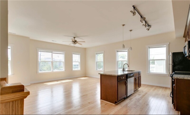 Building Photo - 1325 Porter St