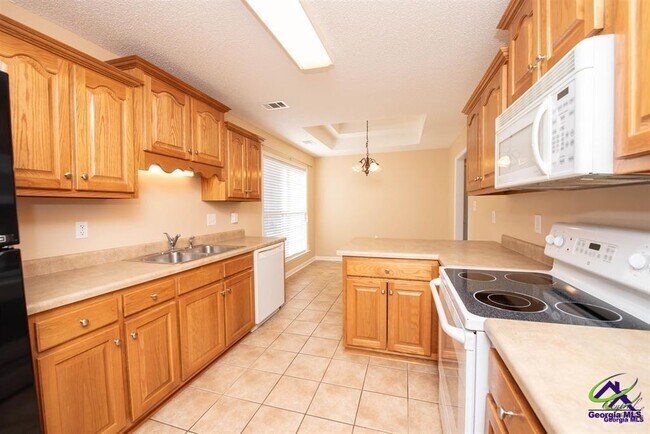 Building Photo - 122 Emberly Ln