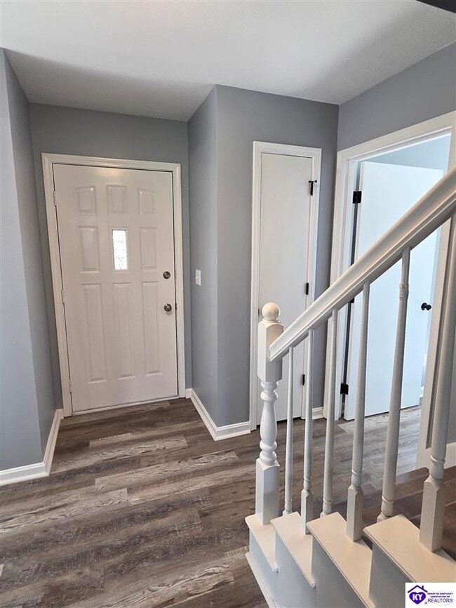 Building Photo - 888 N Woodland Dr