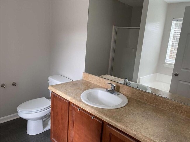 Building Photo - 701 Walnut Woods Dr