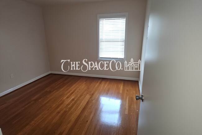 Building Photo - 1144 Crull Dr