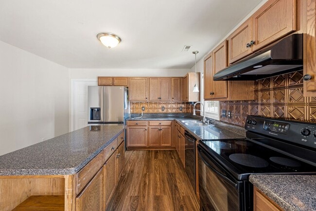 Building Photo - Recently Renovated 3 Bedroom Home in North...