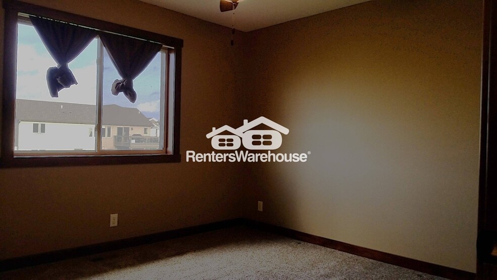 Building Photo - 244 Prairie Rd