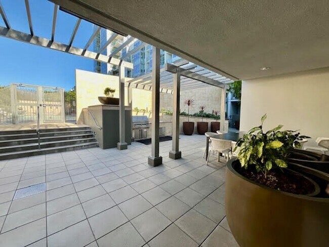 Building Photo - City living at its best! 2 BR/2 BA @ the M...