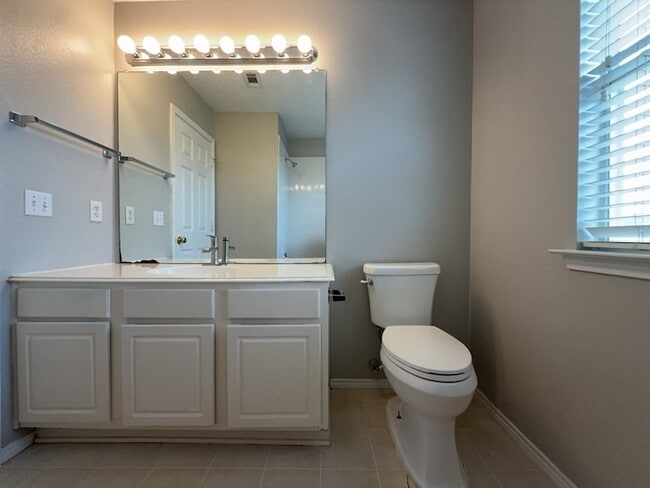 Building Photo - 2805 Crater Lake Ln