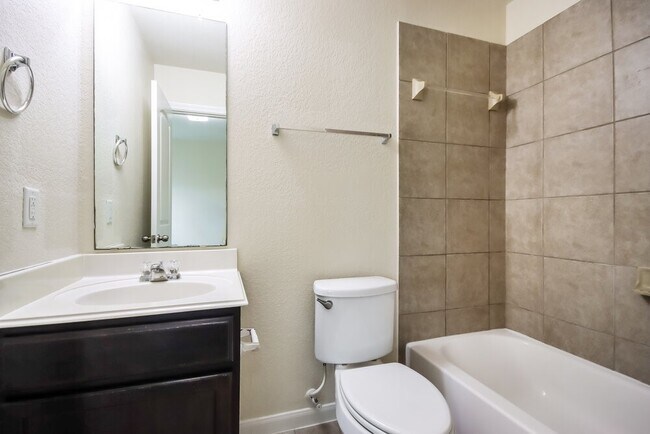Building Photo - 3014 Rose Trace Dr