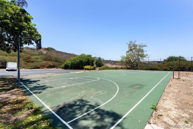 Building Photo - Spacious and Modern 2BR Condo in UTC, San Diego