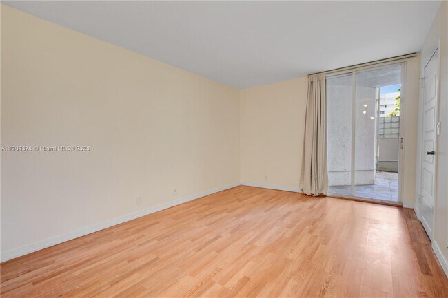 Building Photo - 7601 E Treasure Dr