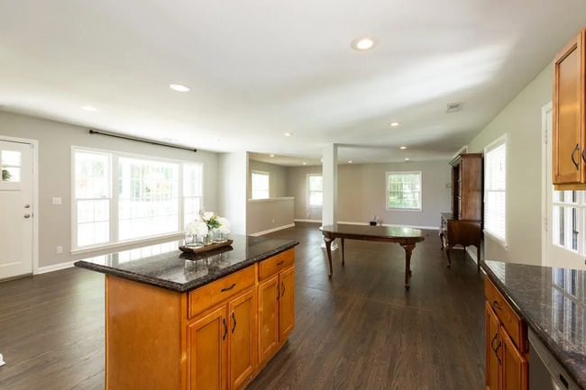 Building Photo - 4417 Saunders Ave