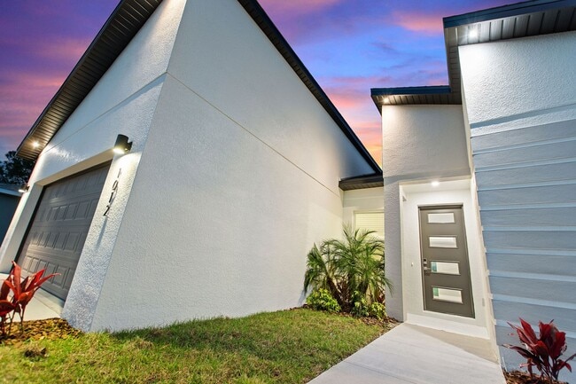 Building Photo - Deposit-Free! Modern, energy efficient hom...