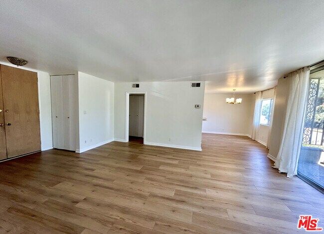 Building Photo - 10707 Camarillo St