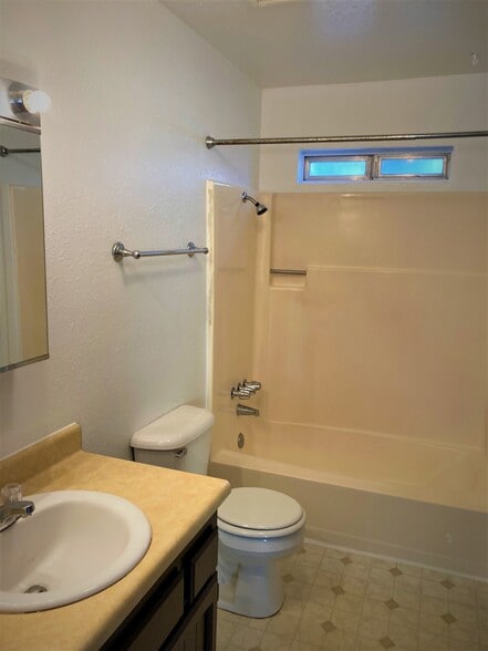 Building Photo - 506 Herrick Ave