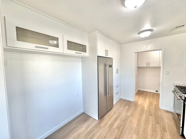 Building Photo - Beautifully Remodeled 4bd/2.5ba CLAIREMONT Home! Fenced yard, garage, PET friendly!