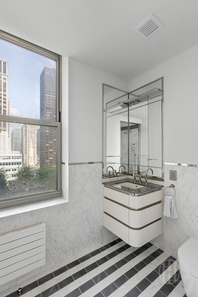 Building Photo - 303 Park Ave