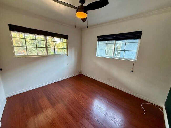 Building Photo - 1200 Laveta Terrace