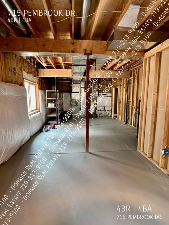 Building Photo - 715 Pembrook Dr
