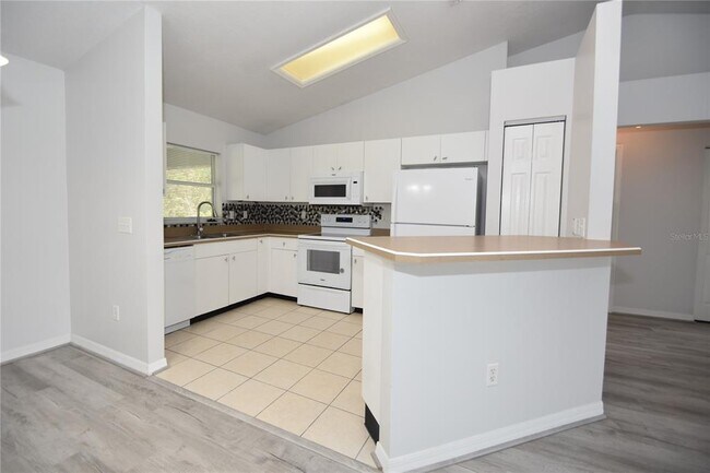 Building Photo - 6 Rosedale Pl