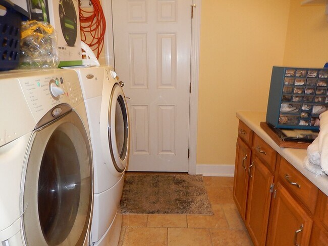 Building Photo - GORGEOUS NE 4/2.5 on 1 Acre w/ Fenced Yard, Garage, Washer/Dryer, Spa Tub, Stainless Appliances, ...