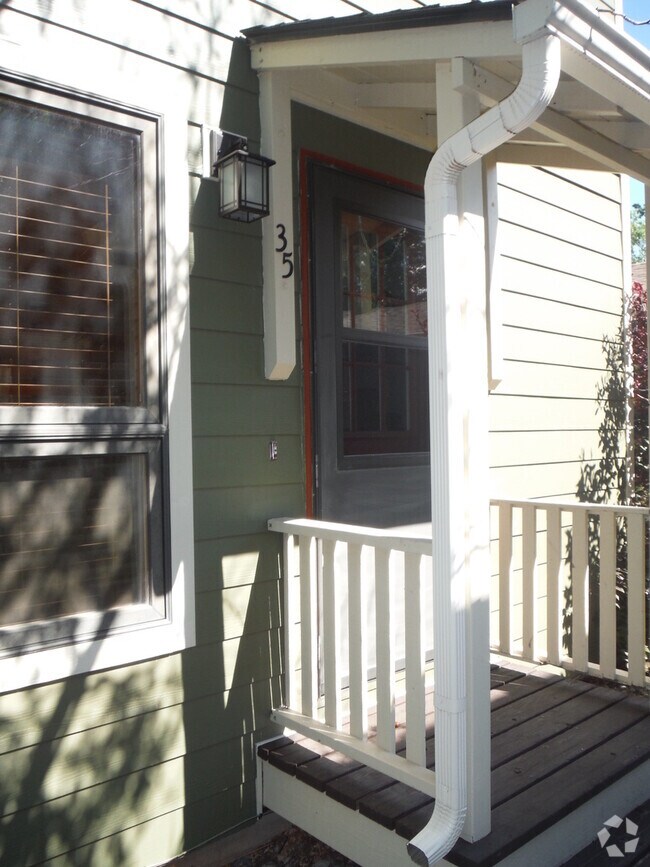 Building Photo - Cute 3 Bedroom Condo w/ Bonus Room - Walki...