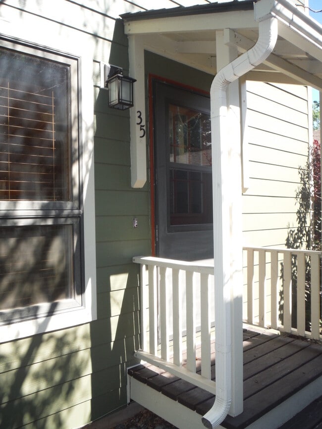 Primary Photo - Cute 3 Bedroom Condo w/ Bonus Room - Walki...