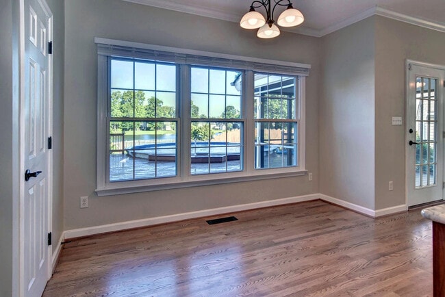 Building Photo - 128 Rockmor Ln