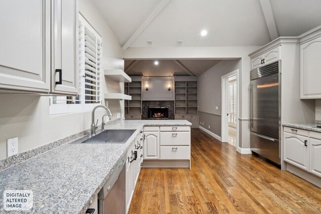 Building Photo - 651 Manresa Ln