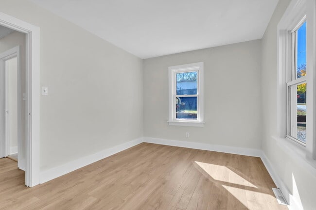 Building Photo - 2 Dunlap St