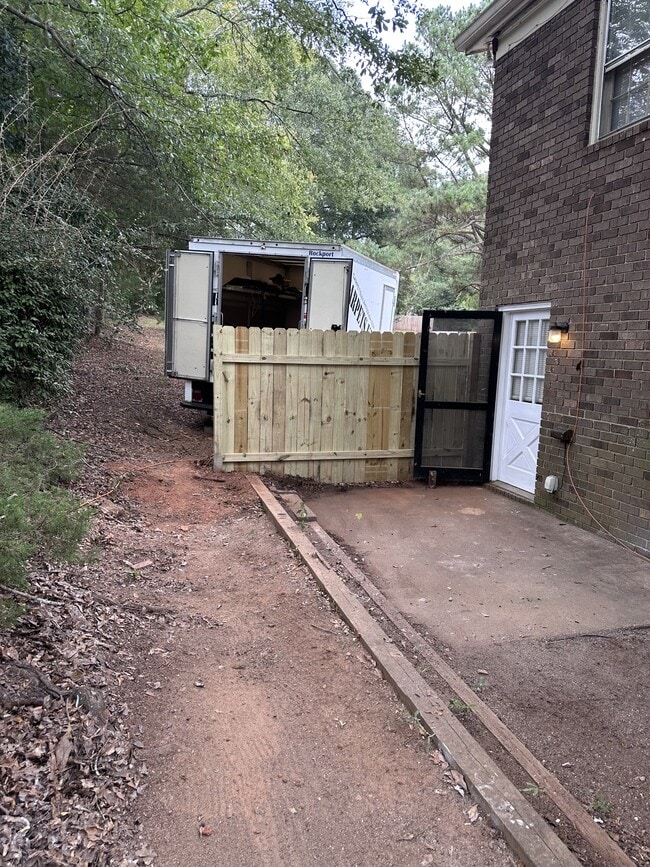 Building Photo - 185 Eaglewood Way