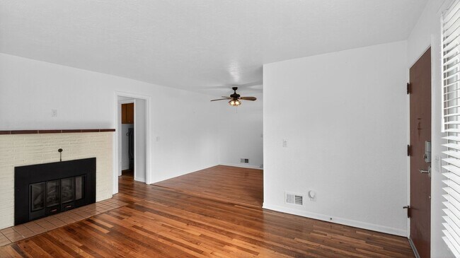 Building Photo - Charming 3BR House in Salem