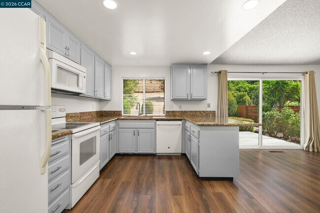 Building Photo - 340 Borica Dr