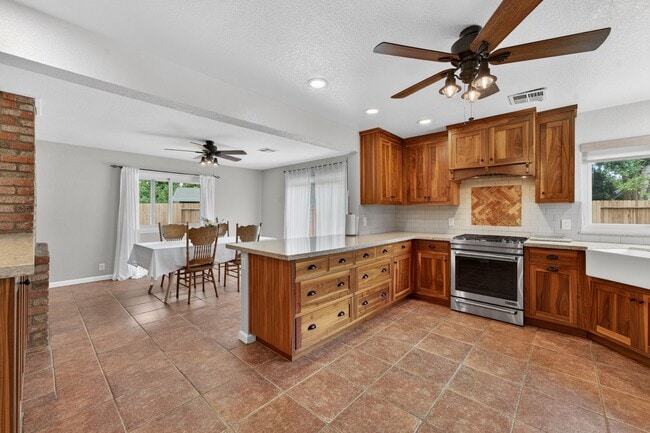 Building Photo - 420 Colusa Pl