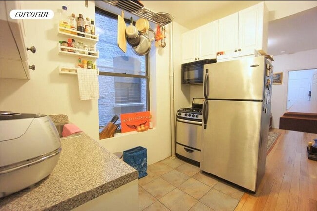 Building Photo - 313 W 114th St