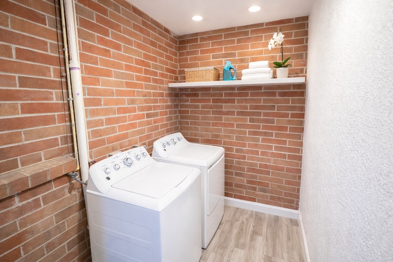 Building Photo - 1409 E Waters Ave