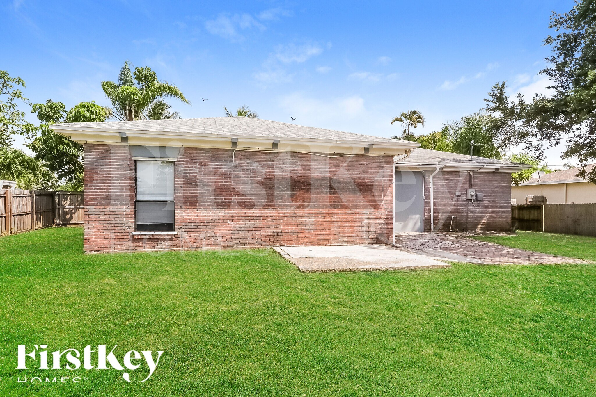 Building Photo - 438 SE Streamlet Ave