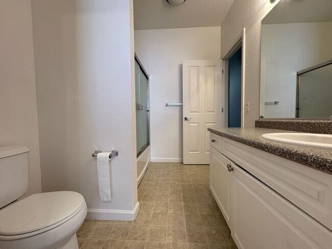 Building Photo - Ground Level, Two Bedroom Condo in Davis Oaks