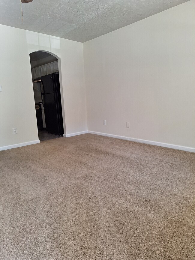 Building Photo - 975 Windwood Ct