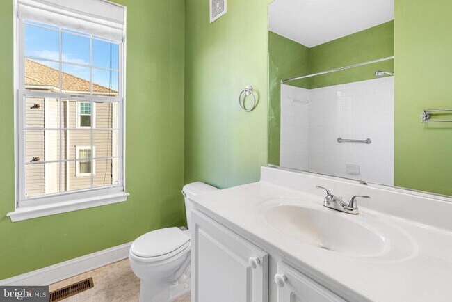 Building Photo - 92 Chevy Chase St