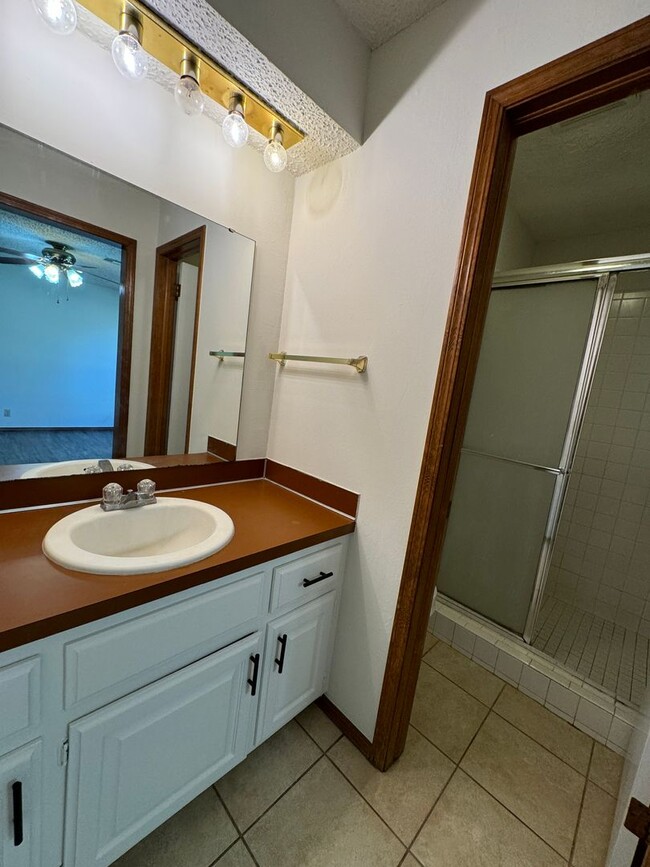 Building Photo - 3 bed 2 bath in Norman, West side, close to everything! cute and clean ready for move in!