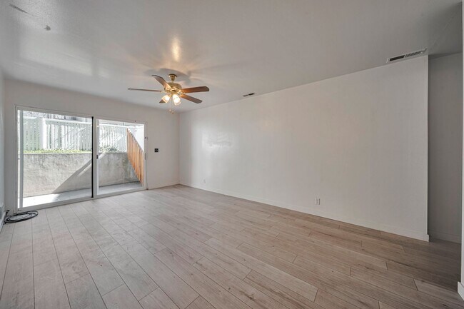 Building Photo - Ground Level 2 Bedroom 2 Bathroom Condo- Gated Murray Community