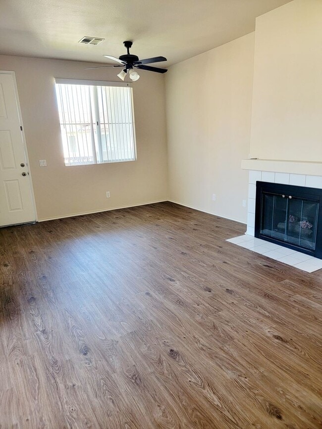 Building Photo - New Vinyl Flooring and Fresh Paint! 2 Bedr...
