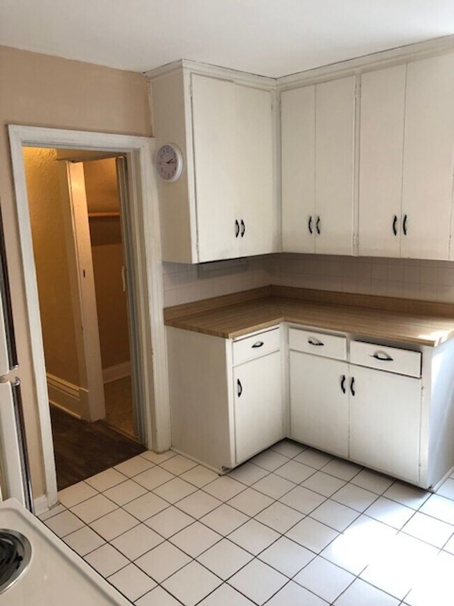 Building Photo - 731 E 7th St