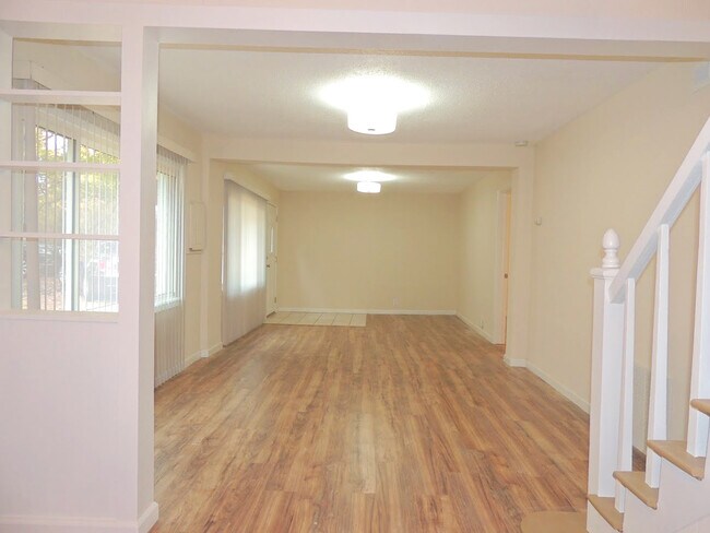 Building Photo - 3 Bed - 1.5 Bath Bungalow for Rent in Eastlake | Enchanting!